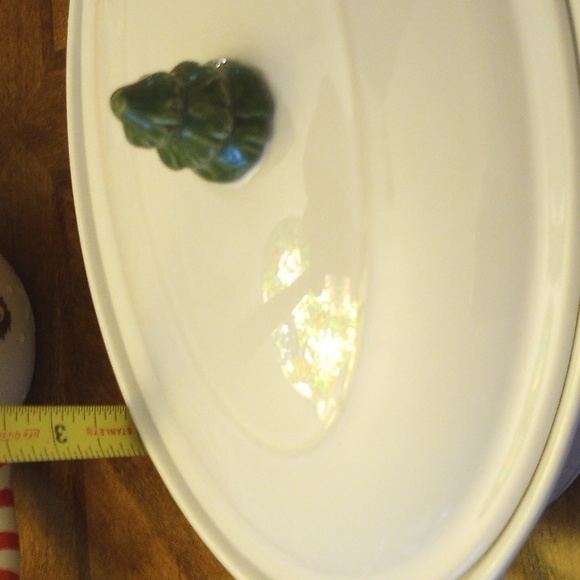 White Stoneware Oval Covered Casserole 🌲 - Picture 4 of 10